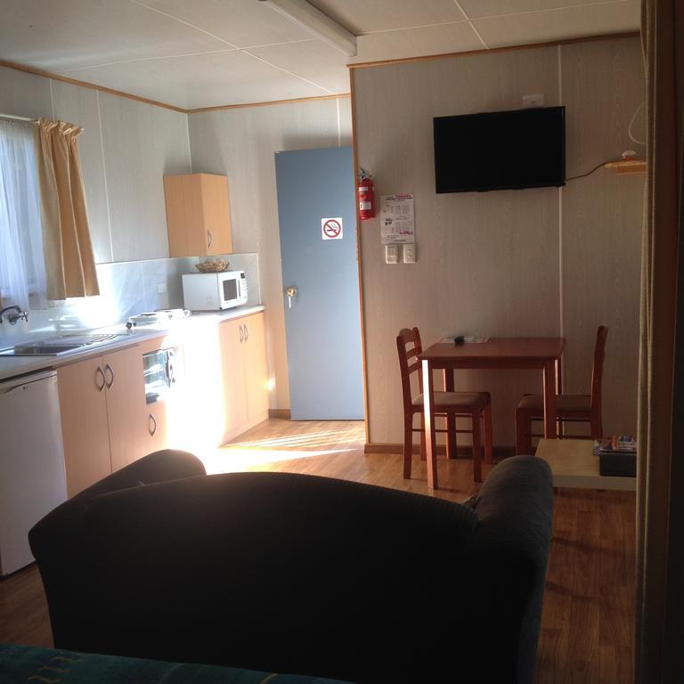 Millicent Lakeside Caravan Park Hotel Bagian luar foto